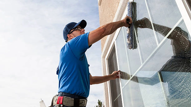 building glass cleaning worker